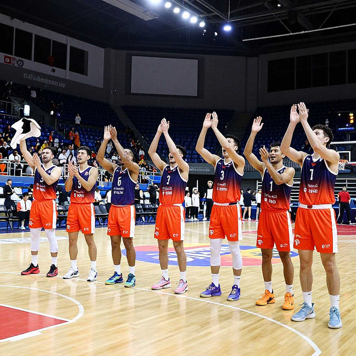U23 Việt Nam vào tứ kết Asiad 2026: ba trận giống nhau và cái giá của một hàng thủ vá víu